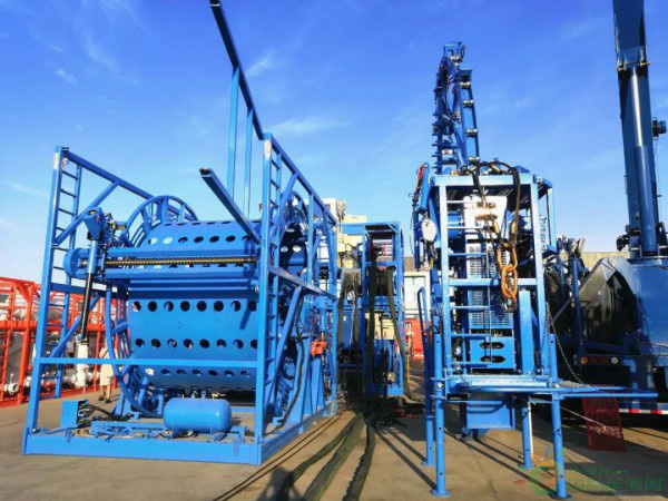 中国首套3.5寸大管径连续油管作业橇组在南海油田成功应用 中国首套3.5寸大管径连续油管作业橇组在南海油田成功应用