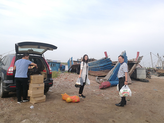 我司总经理视察及慰问月东油田海底电缆裸露治理项目施工现场 我司总经理视察及慰问月东油田海底电缆裸露治理项目施工现场