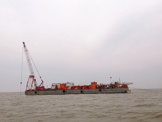 我司总经理视察及慰问月东油田海底电缆裸露治理项目施工现场 我司总经理视察及慰问月东油田海底电缆裸露治理项目施工现场