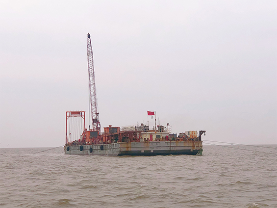 我司总经理视察及慰问月东油田海底电缆裸露治理项目施工现场 我司总经理视察及慰问月东油田海底电缆裸露治理项目施工现场