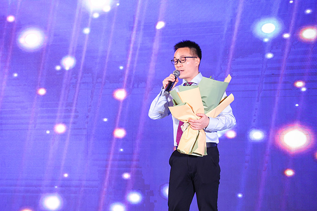 乘风破浪二十载,与时俱进创未来— ag凯发k8国际海工成立20周年年会庆典完美收官 乘风破浪二十载,与时俱进创未来— ag凯发k8国际海工成立20周年年会庆典完美收官