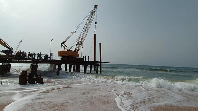 尼日尔-贝宁原油外输管线项目海上终端工程-近岸段海底管线均已顺利拖拉就位 尼日尔-贝宁原油外输管线项目海上终端工程-近岸段海底管线均已顺利拖拉就位