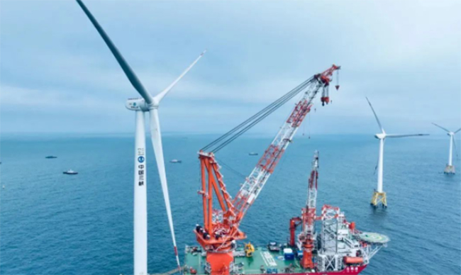 国内首台!“白鹤滩”号完成13MW海上风机吊装 国内首台!“白鹤滩”号完成13MW海上风机吊装