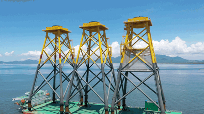 全球首台“导管架风机 网箱”风渔融合一体化装备顺利完成海上安装 全球首台“导管架风机 网箱”风渔融合一体化装备顺利完成海上安装