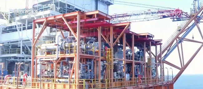 我国最大海上智能油田群日产量创新高 我国最大海上智能油田群日产量创新高