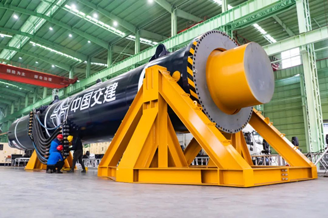 重大突破!全球最大单作用液压打桩锤下线 重大突破!全球最大单作用液压打桩锤下线