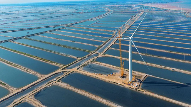 高铁可靠性基因赋能,中车株洲所12MW海上双馈风电机组成功吊装 高铁可靠性基因赋能,中车株洲所12MW海上双馈风电机组成功吊装