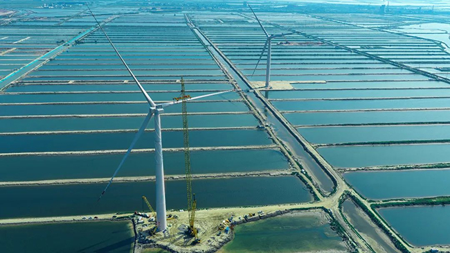 高铁可靠性基因赋能,中车株洲所12MW海上双馈风电机组成功吊装 高铁可靠性基因赋能,中车株洲所12MW海上双馈风电机组成功吊装