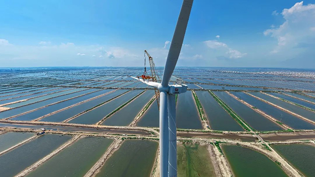 高铁可靠性基因赋能,中车株洲所12MW海上双馈风电机组成功吊装 高铁可靠性基因赋能,中车株洲所12MW海上双馈风电机组成功吊装