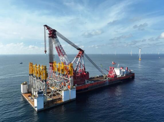“海上大力士”“振华30”轮完成国内首个万吨级海上钢结构安装工程 “海上大力士”“振华30”轮完成国内首个万吨级海上钢结构安装工程