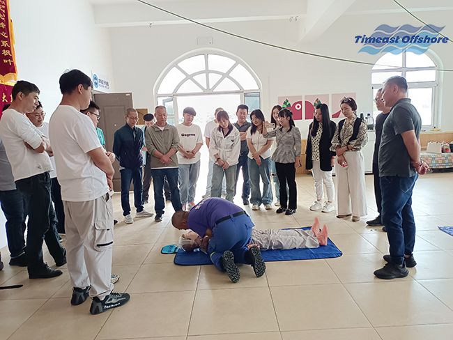 ag凯发k8国际海工携手滨海蓝天救援队开展CPR心肺复苏和基础绳结实地培训活动 ag凯发k8国际海工携手滨海蓝天救援队开展CPR心肺复苏和基础绳结实地培训活动